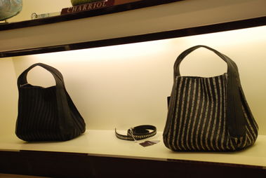 夏利豪2011春夏女士箱包新品發(fā)布 優(yōu)雅與實(shí)用的完美邂逅